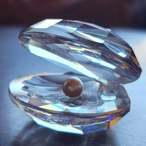 SWAROVSKI CRYSTAL LARGE CLAM SHELL WITH PEARL